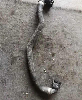 BMW 5 G30 G31 Engine coolant pipe/hose 8663047