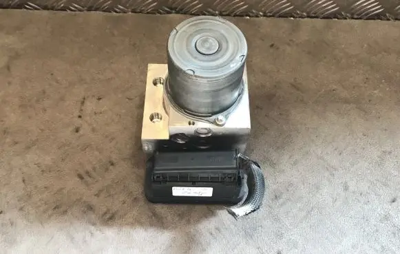 BMW 5 F10 F11 ABS Pump 6865860