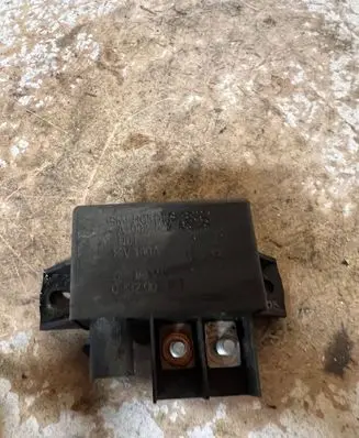 Mercedes-Benz E W211 Charging relay A0025426419 12V100A 0332002167