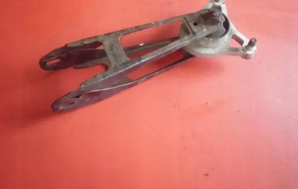 Volvo C70 Engine mounting bracket