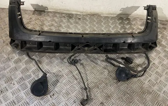 Volkswagen Touareg I Front bumper mounting bracket 7L6807699B