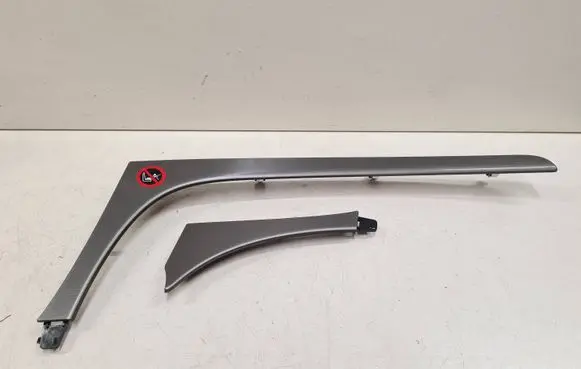 Dashboard glove box trim