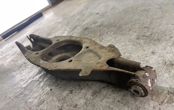Rear upper control arm/wishbone