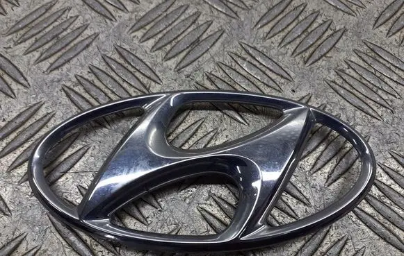 Hyundai Santa Fe Manufacturer badge logo/emblem 