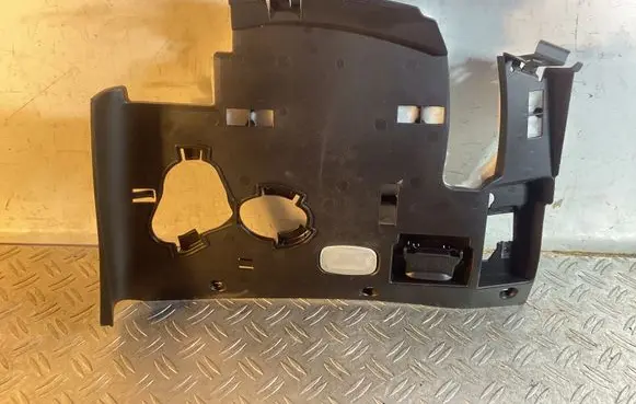 Mercedes-Benz GL X164 Dashboard lower bottom trim panel 1646809117 16902580