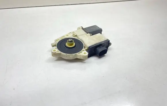 BMW X3 E83 Front door window regulator motor 6925963