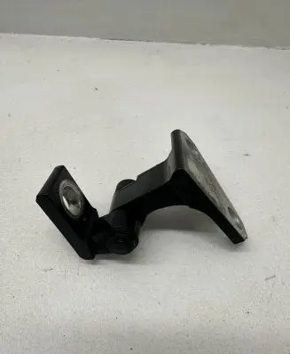 Volkswagen PASSAT B7 Front door upper hinge 3C0831401