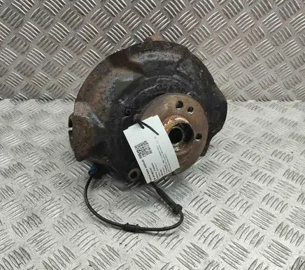 Mini One - Cooper Clubman R55 Front wheel hub 6779795