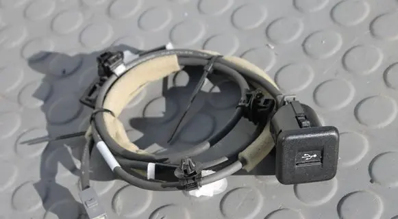 Suzuki SX4 S-Cross USB socket connector PORTUSBSCROSS 3910661M00
