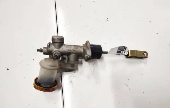 Subaru Legacy Clutch master cylinder 