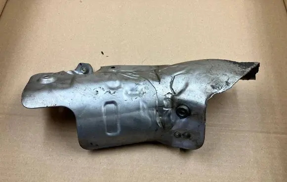 BMW 7 F01 F02 F03 F04 Heat shield in engine bay 7577003