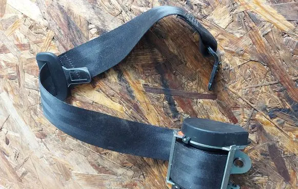 Volkswagen Golf VII Rear seatbelt 5G0857805