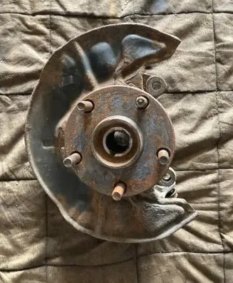 Toyota Corolla Verso E121 Front wheel hub spindle knuckle