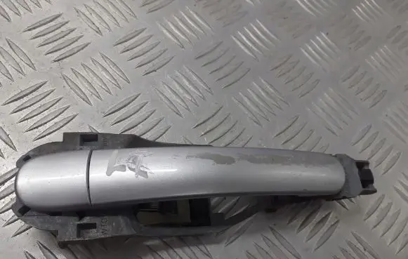 Volkswagen Polo IV 9N3 Rear door handle trim 