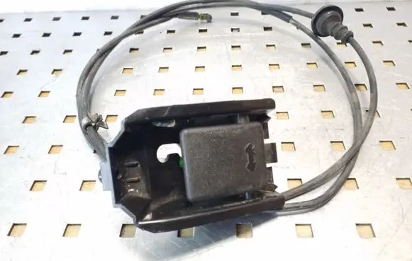 Suzuki Grand Vitara II Engine bonnet (hood) release handle
