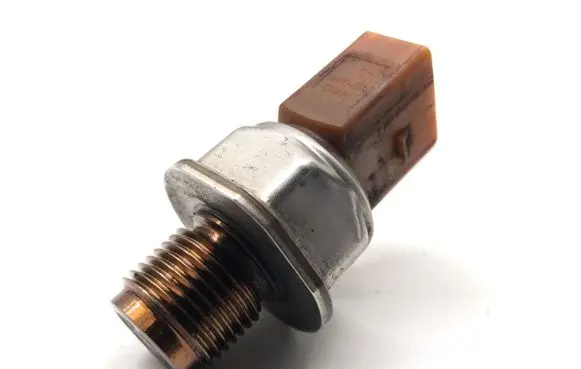 Skoda Superb B6 (3T) Fuel pressure sensor 03L906051