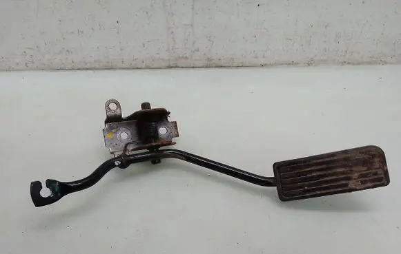 Honda CR-V Accelerator throttle pedal