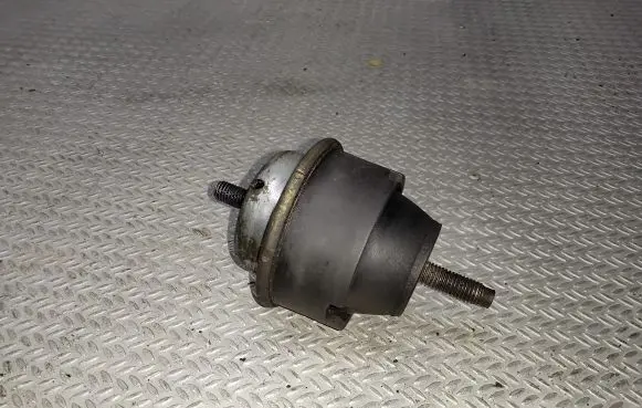 Citroen Berlingo Engine mount bracket