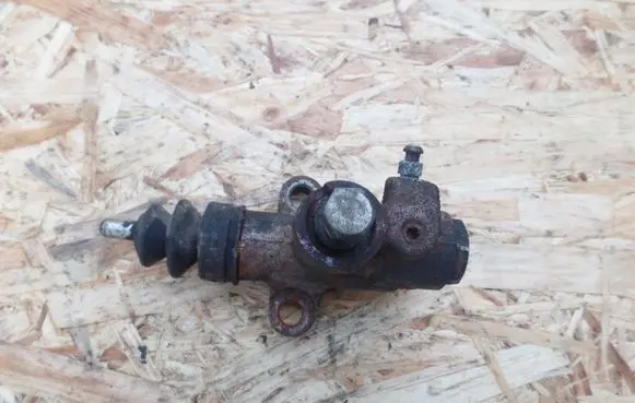 Subaru Legacy Clutch slave cylinder 