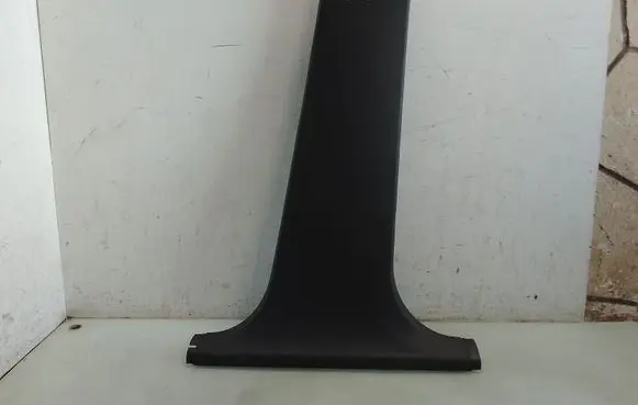 (B) pillar trim (bottom)