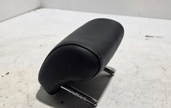 Skoda Superb B6 (3T) Rear seat headrest 