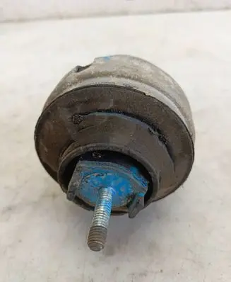 Engine mount bracket