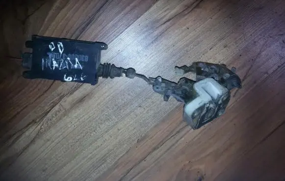 Mazda 626 Rear door lock 8300003700