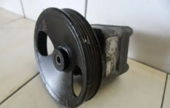 Nissan Primera Power steering pump