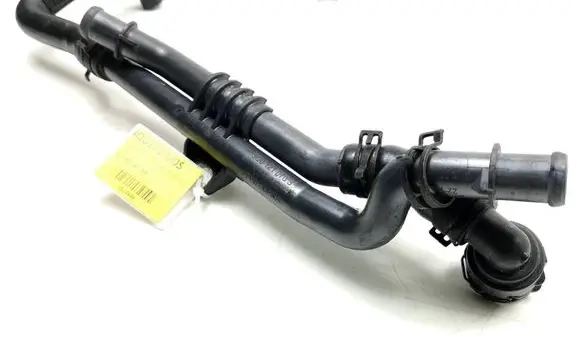 Volkswagen PASSAT B8 Engine coolant pipe/hose 3Q0121070S