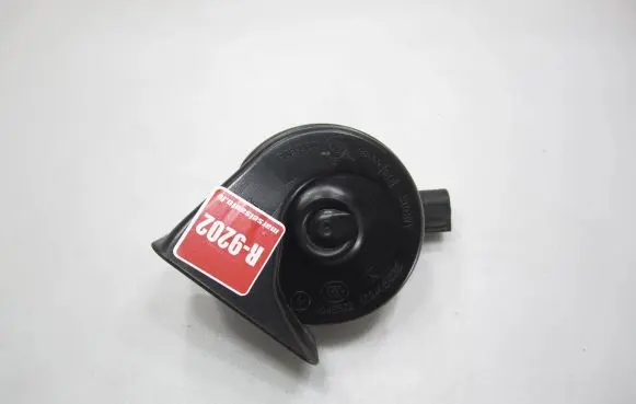 Volkswagen PASSAT B8 Horn signal 5Q0951223 1L10082017