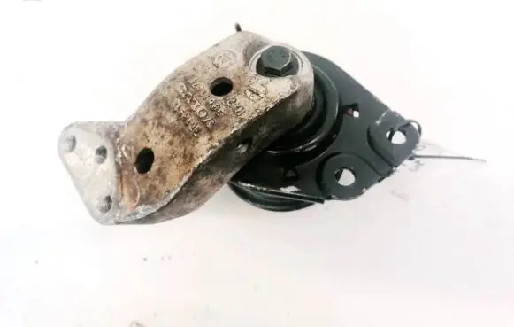 Volvo S40, V40 Engine mount bracket 30611471