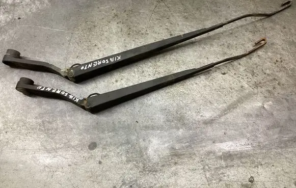 KIA Sorento Front wiper blade arm