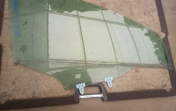 Nissan Qashqai Front door window glass four-door AS2