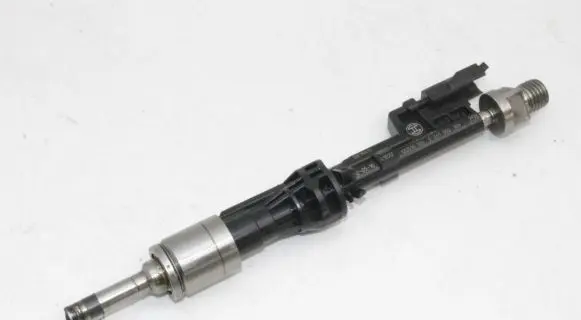 BMW Z4 E89 Fuel injector 7597870 0261500109