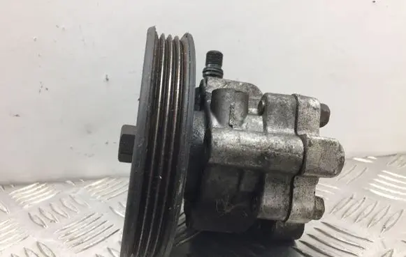 Mitsubishi L200 Power steering pump MR374897 0308A245