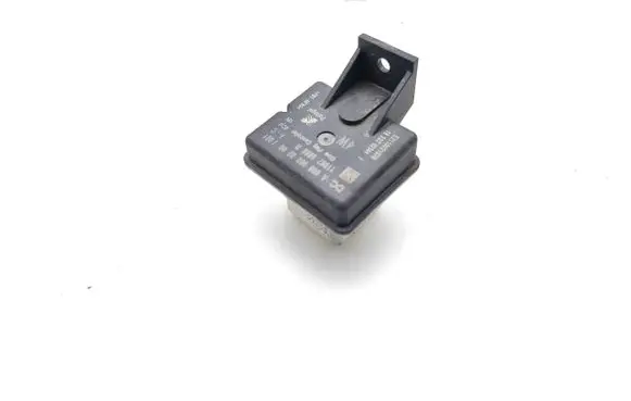 Mercedes-Benz A W177 Glow plug pre-heat relay A6089000200 110679886R