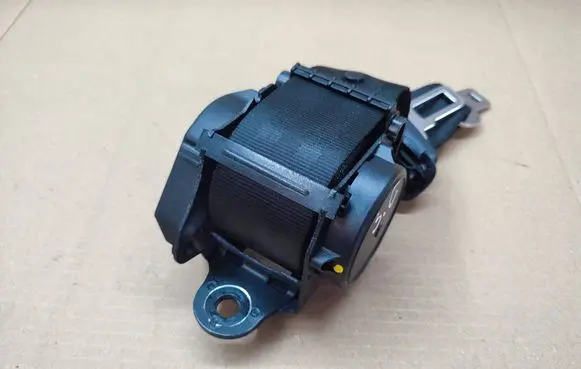 Jaguar XE Middle seatbelt (rear) 627984100B