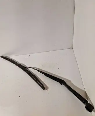 Toyota Hilux (AN120, AN130) Front wiper blade arm 8665