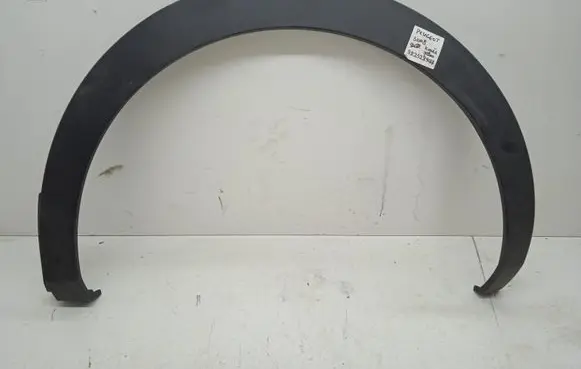 Peugeot 3008 I Rear arch trim 9825289177