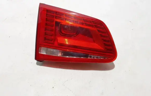 Volkswagen Touareg II Tailgate rear/tail lights 7P6945307