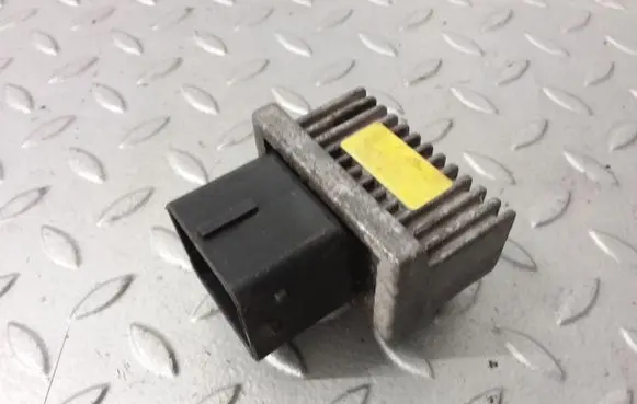Nissan Juke I F15 Glow plug pre-heat relay