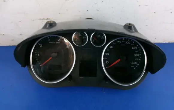 Audi A2 Speedometer (instrument cluster) 8Z0920900N