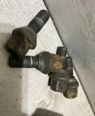 Renault Clio V Nuts/bolts 