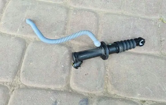 Clutch slave cylinder