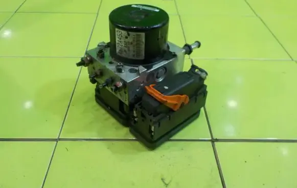 Peugeot 4007 ABS Pump 4670A453