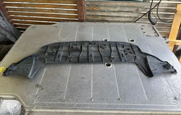 Peugeot 308 Front bumper skid plate/under tray 9680379780