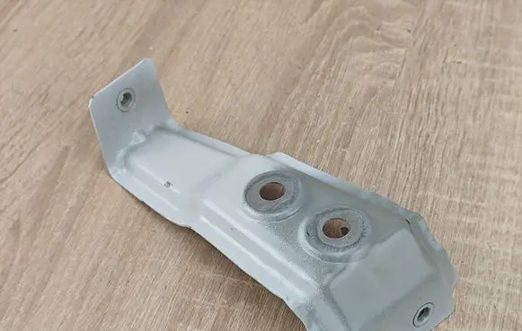 BMW X5 G05 Fender mounting bracket 7418218