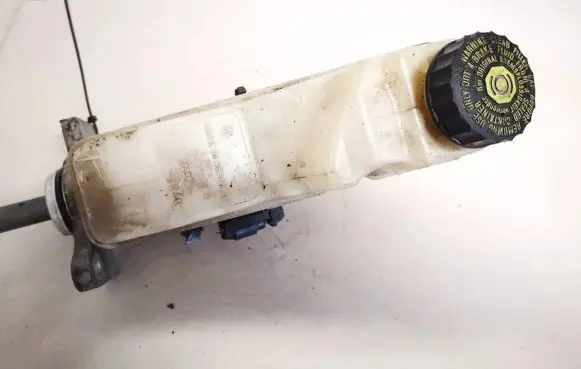 Brake fluid reservoir