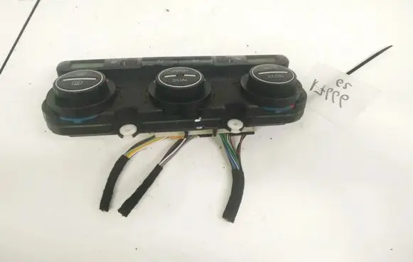 Volkswagen PASSAT B6 Climate control unit