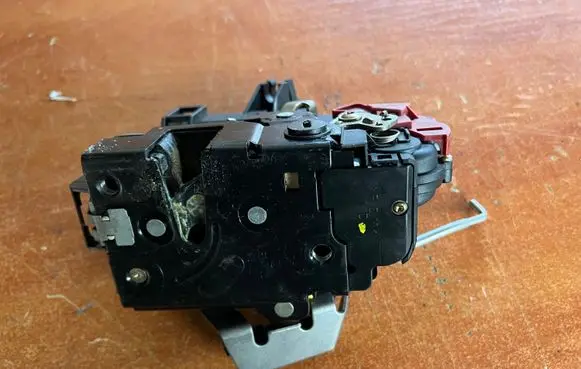 Audi A4 S4 B6 8E 8H Rear door lock 4B0839016D